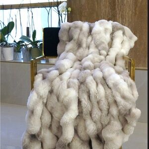 Gray Plush Throw Blanket for Cozy Comfort